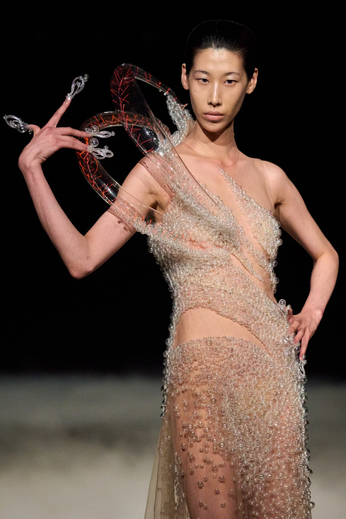 Vestido Helix Nebula de Iris van Herpen, AW 2026 Haute Couture-show. Credits: ©Launchmetrics/spotlight